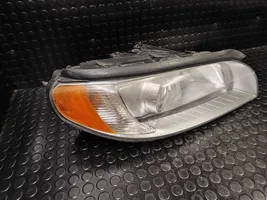 Volvo V70 Lampa przednia 31214348