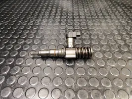 Volkswagen PASSAT B6 Injecteur de carburant 03G130073t