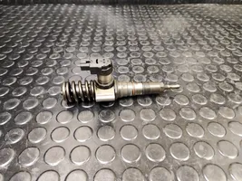 Volkswagen PASSAT B6 Injecteur de carburant 03G130073t