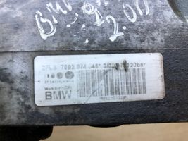 BMW 3 E90 E91 Ohjaustehostimen pumpun kannake 7794455