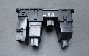 Mitsubishi Outlander Other switches/knobs/shifts MR740608