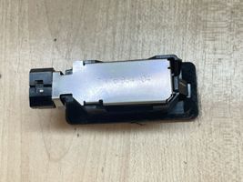 BMW X5 E70 Lampa oświetlenia tylnej tablicy rejestracyjnej 717693404