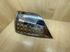 Mitsubishi Outlander Lampy tylnej klapy bagażnika 1146356R