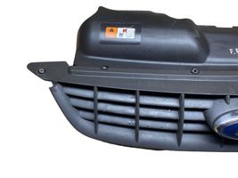 Ford Focus Maskownica / Grill / Atrapa górna chłodnicy 8M5J8200A