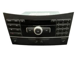 Mercedes-Benz E W212 Radio/CD/DVD/GPS-pääyksikkö A2129004910