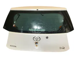 Toyota iQ Задняя крышка (багажника) 8218574010