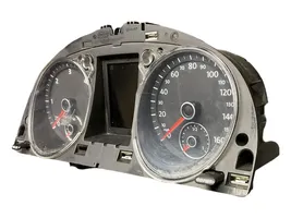 Volkswagen PASSAT B7 Speedometer (instrument cluster) 3AA920970J