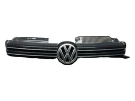 Volkswagen Golf VI Rejilla delantera 1K9853653A
