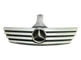 Mercedes-Benz C W203 Grotelės priekinės A2038800383