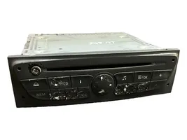 Renault Clio III Panel / Radioodtwarzacz CD/DVD/GPS 281150038R