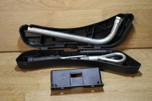 Audi A4 S4 B7 8E 8H Set di attrezzi 8E0012111A