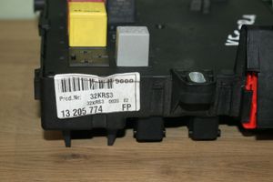 Opel Vectra C Module de fusibles 13205774FP