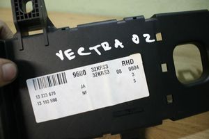 Opel Vectra C Module de fusibles 13223678