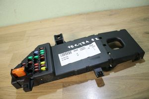 Opel Vectra C Module de fusibles 13223678