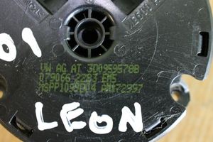 Seat Leon (1P) Element lusterka bocznego drzwi przednich 3D0959578B