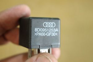 Audi A4 S4 B5 8D Autres relais 8D0951253A