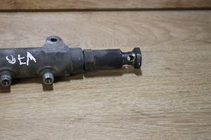 Volvo V70 Fuel distributor 8658252