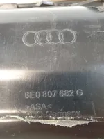 Audi A4 S4 B7 8E 8H Verkleidung Nebelscheinwerfer / Gitter vorne 8E0807682G