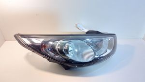 Hyundai ix35 Lampa przednia 921022Z