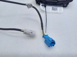 Mercedes-Benz B W246 W242 USB-pistokeliitin A2468230411