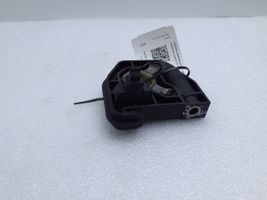 BMW 1 F20 F21 Jäähdyttimen kehyksen suojapaneelin kiinnike 8620732