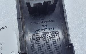 Skoda Fabia Mk3 (NJ) Ramka przycisku otwierania szyby drzwi tylnych 6V0867171