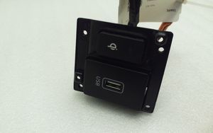 Hyundai Kona I USB jungtis 96120K4500