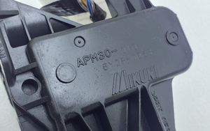 Mitsubishi L200 Akceleratoriaus pedalas APM30010