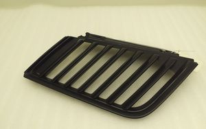 Mitsubishi L200 Grille calandre supérieure de pare-chocs avant MN142328