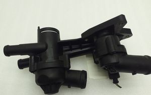 Volkswagen PASSAT B7 Boîtier de thermostat / thermostat 