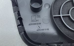 Mercedes-Benz CLS C219 Kojelaudan keskiosan kaiuttimen suoja A2196890066