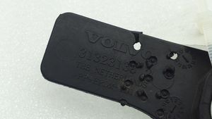 Volvo V40 Takapysäköintitutkan anturin pidike (PDC) 31323133