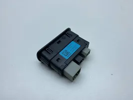 Dodge Charger Connecteur/prise USB 68206384AC