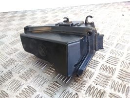 BMW 7 F01 F02 F03 F04 Tapa de caja de fusibles 7555155