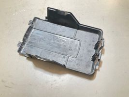 Audi Q3 8U Tapa/cubierta para la caja de la batería 3C0915443A