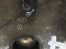 Volkswagen Tiguan Rygiel zamka drzwi tylnych samochodów dostawczych 1T0827517A