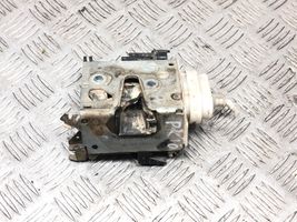 Audi A4 S4 B5 8D Etuoven lukko 8D1837015E