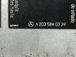 Mercedes-Benz C W203 Bouchon, volet de trappe de réservoir à carburant A2035840339