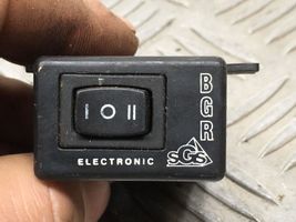 Audi 100 S4 C4 Autres commutateurs / boutons / leviers 07201307