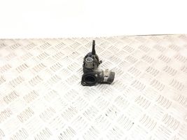 Audi 100 S4 C4 Boîtier de thermostat / thermostat 