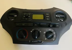Toyota Yaris Panel / Radioodtwarzacz CD/DVD/GPS 861100D040