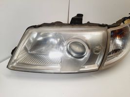 Saab 9-5 Lampa przednia 89008300