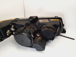 Saab 9-5 Lampa przednia 89008300