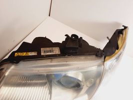 Saab 9-5 Lampa przednia 89008300