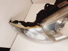 Saab 9-5 Lampa przednia 89008301