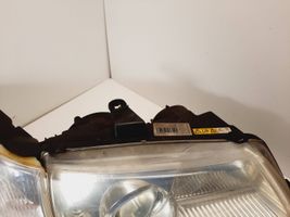 Saab 9-5 Lampa przednia 89008301