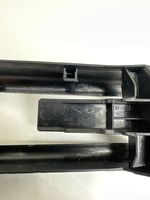 BMW 7 F01 F02 F03 F04 Moldura de la guía del asiento delantero del pasajero 52106981780