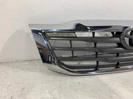 Toyota Hilux (AN10, AN20, AN30) Front bumper upper radiator grill 