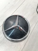 Mercedes-Benz C W205 Mostrina con logo/emblema della casa automobilistica A0008881000