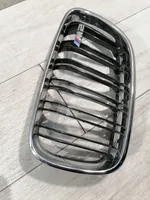 BMW M2 F87 Grotelės viršutinės 8064143